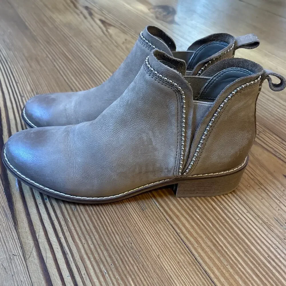 Steve Madden Koto brown leather studded ankle bootie‎ SIZE 7.5M